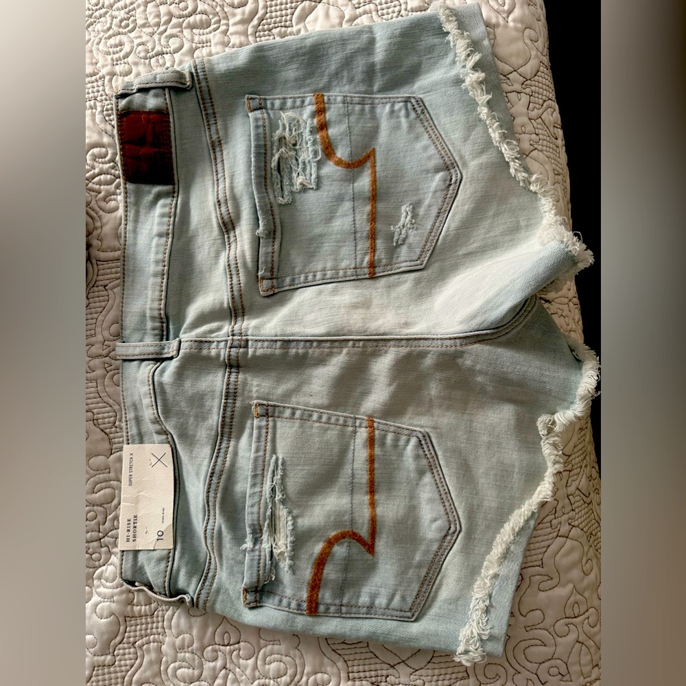 American Eagle shorts size 10 fits more like an 8
